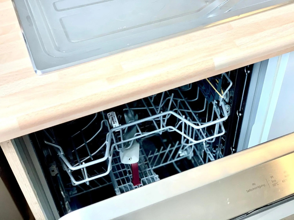 Urban Contactless Apartment