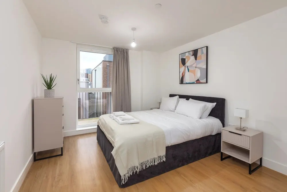 Verdant in Bristol With 1 Bedrooms and 1 Bathrooms