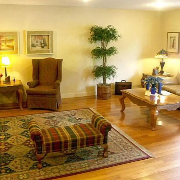 National Heritage Inn and Suites