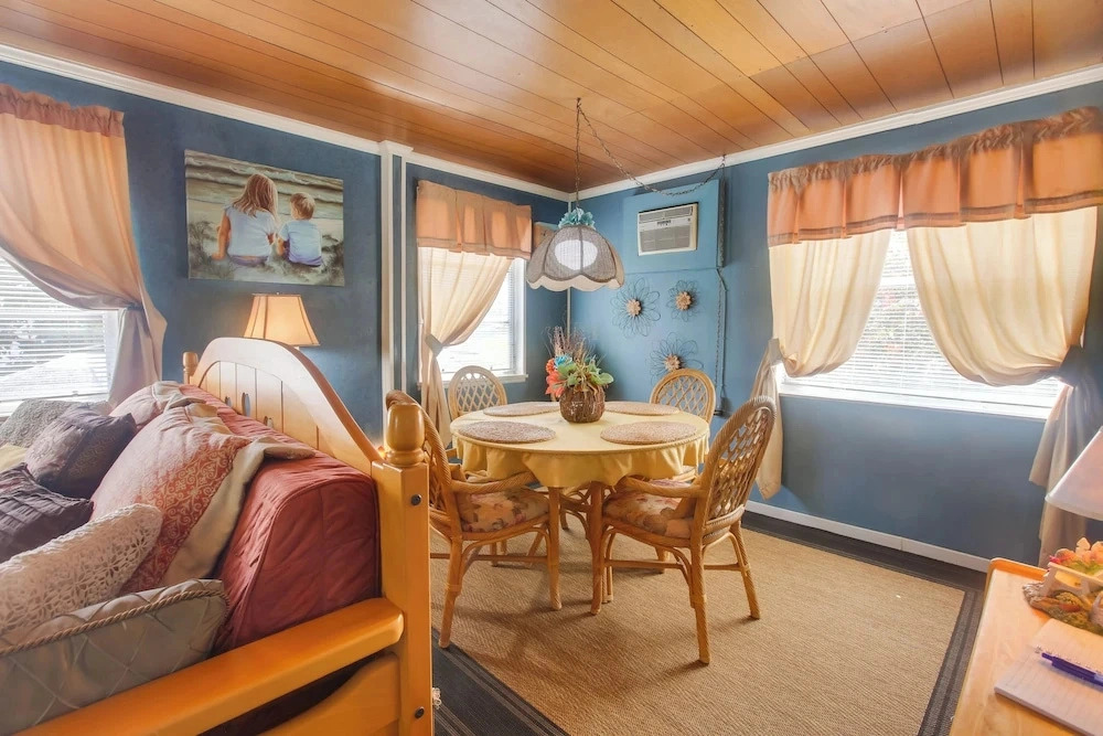 < 3 Mi to Golf & Swim: Cozy Oasis in Lake Worth