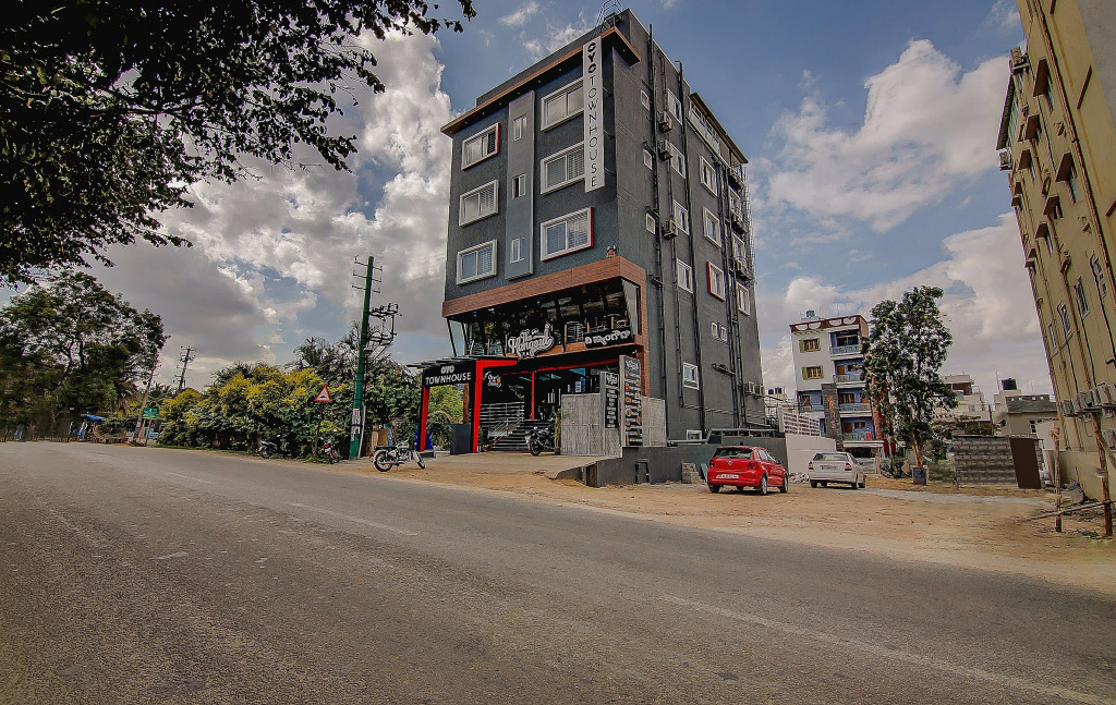 Super Townhouse Global Village Tech Park Near Kengeri Bus Terminal Metro Station