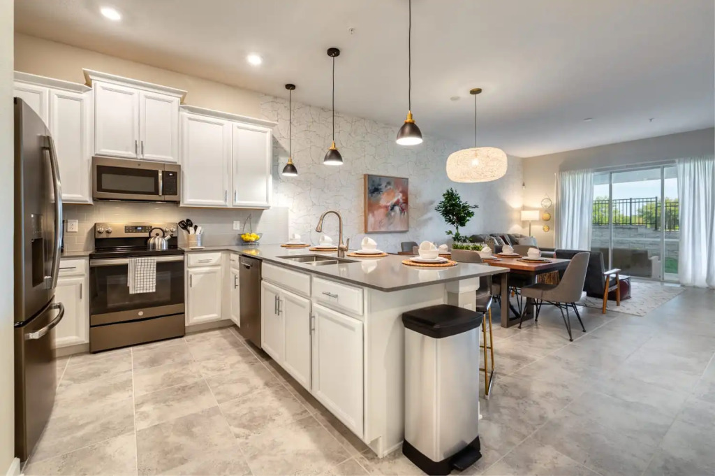 Charming condo with great golf view near Disney