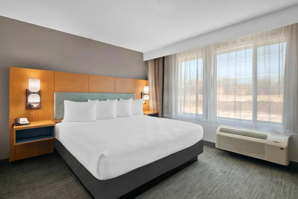 Country Inn & Suites by Radisson, Near The National Sports Center, Coon Rapids, MN