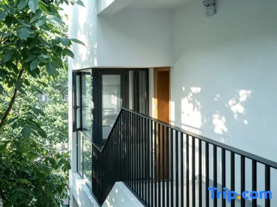 Liuba Front and Back Courtyard Themed Homestay
