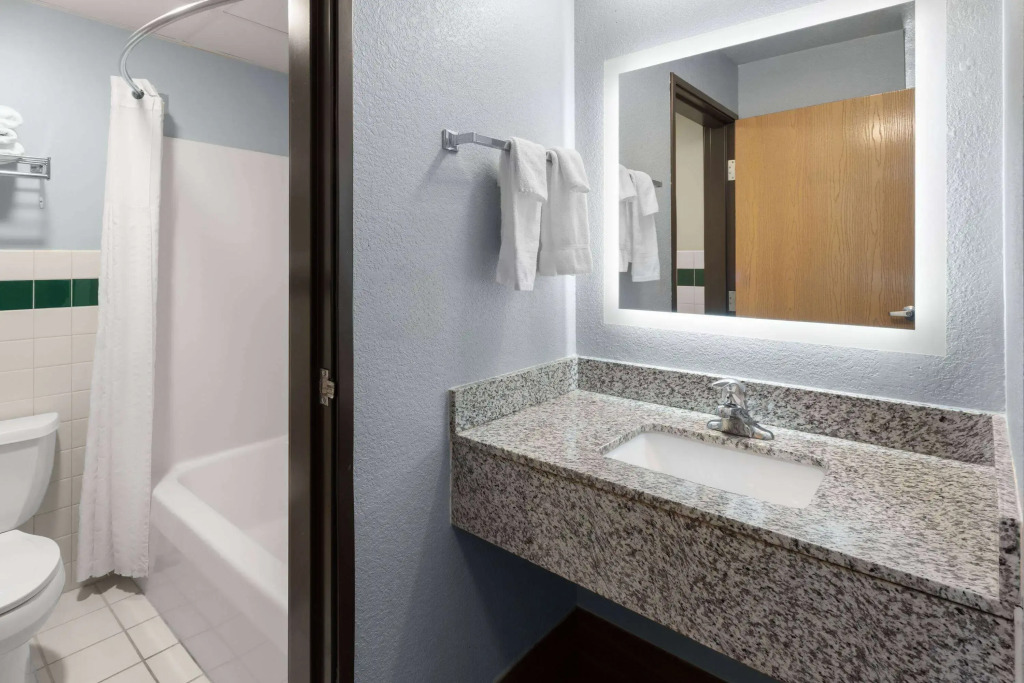 AmericInn by Wyndham Oscoda Near AuSable River
