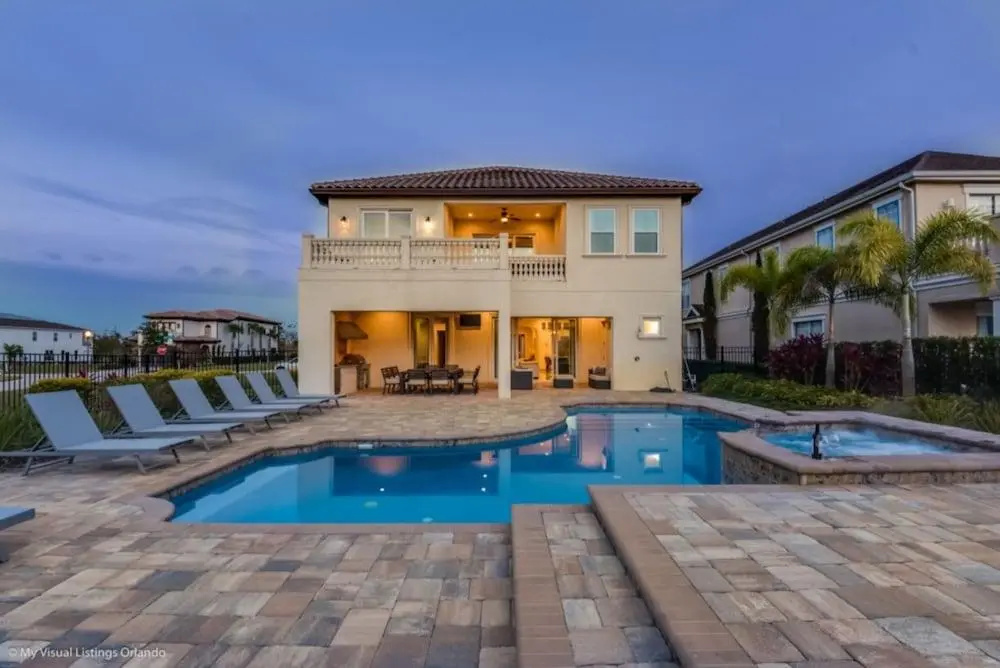 7 Bdrmstheatergamermpoolmansion