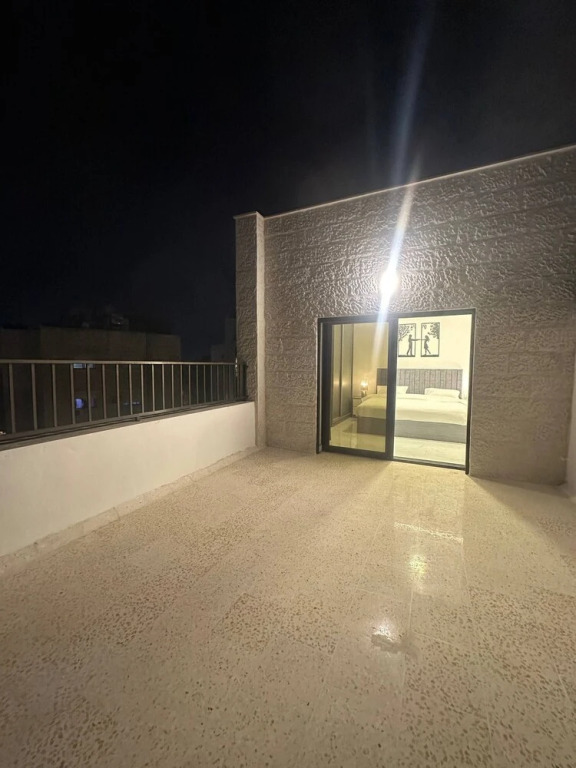 JRE Cozy Rooftop Near Al Services 23