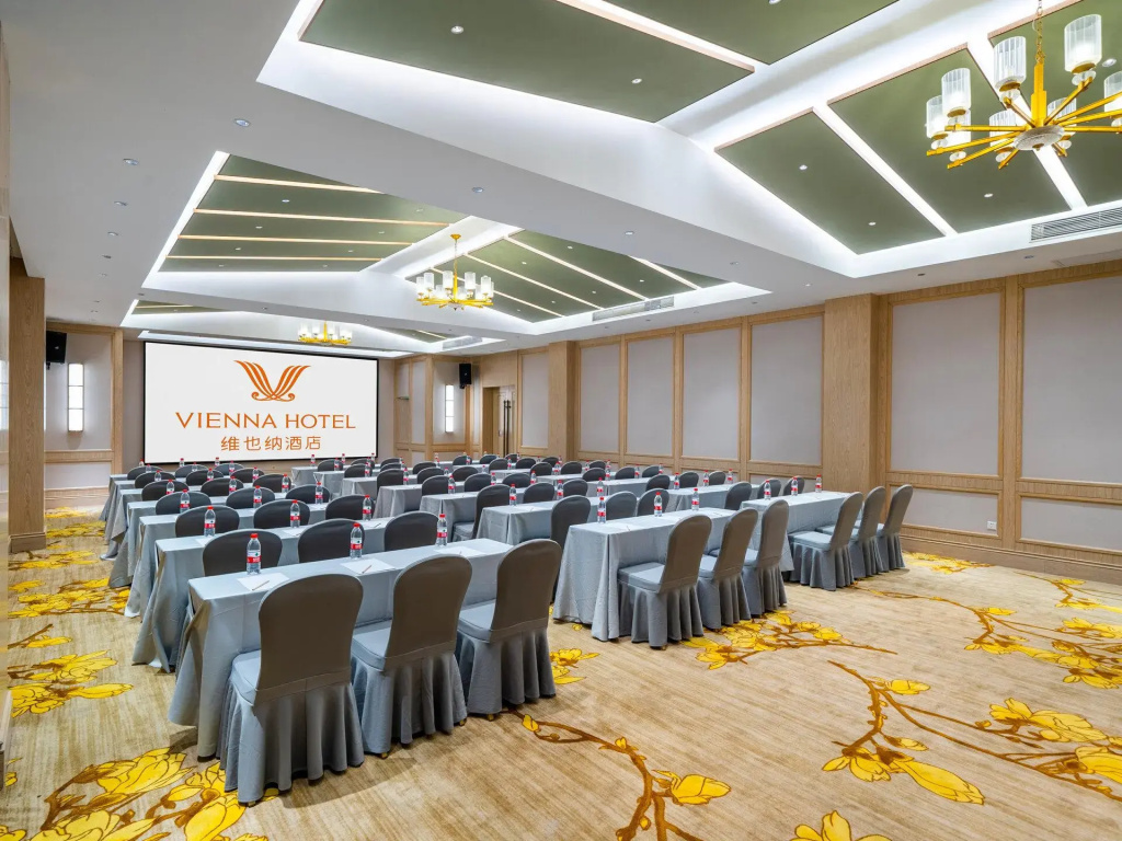 Vienna Hotel (Nanshan Science and Technology Park Wanxiang Tiandi Store)