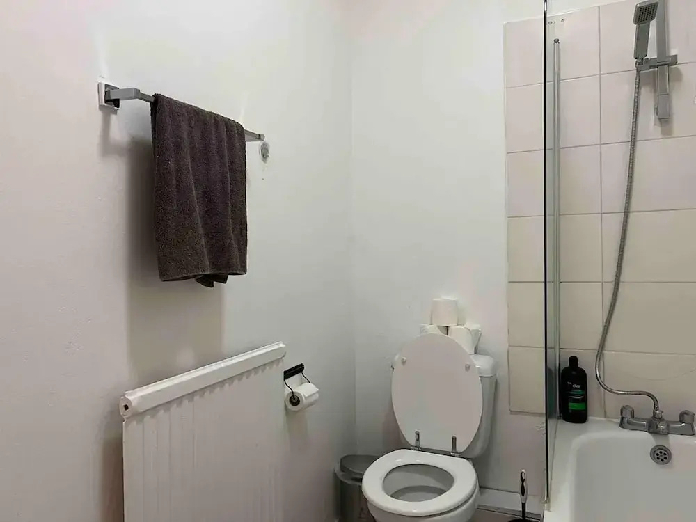Private Rooms for 7 People With Bathroom