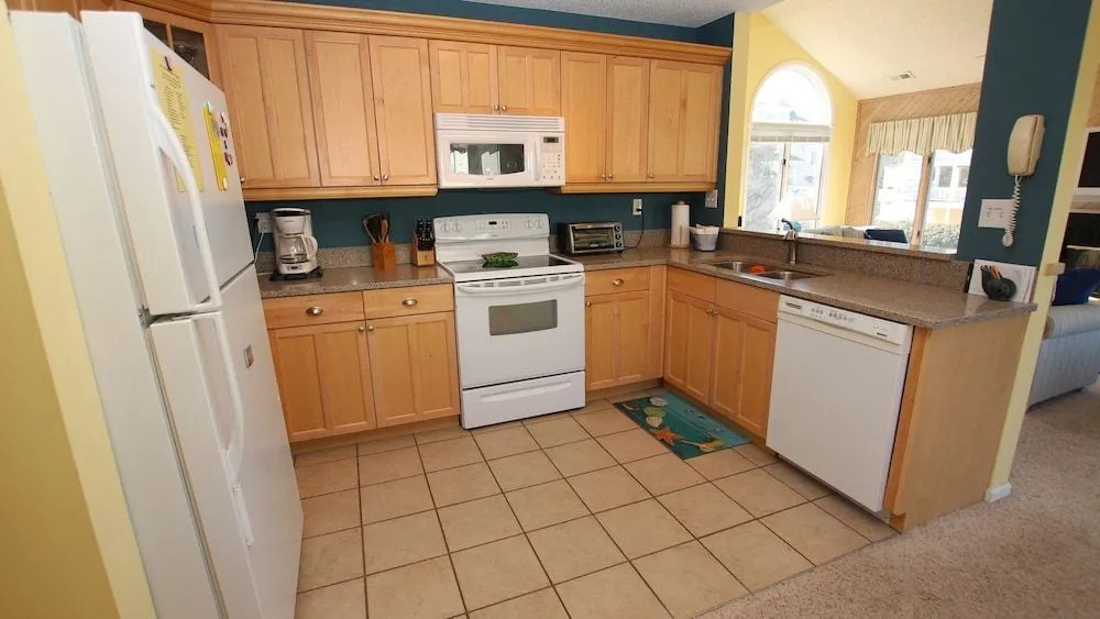No Worries - 4 Br home by RedAwning