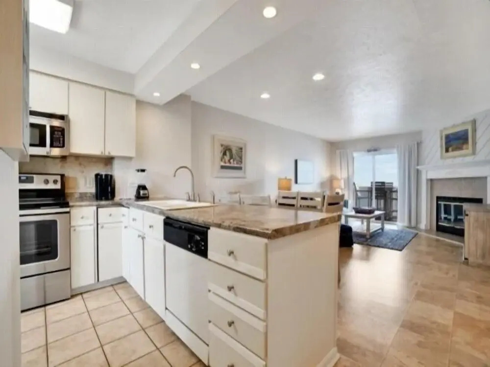 Sandy Toes - Unbeatable Location Within Biking Distance To Dining, Shops, And Entertainment! 2 Bedroom Condo by Redawning