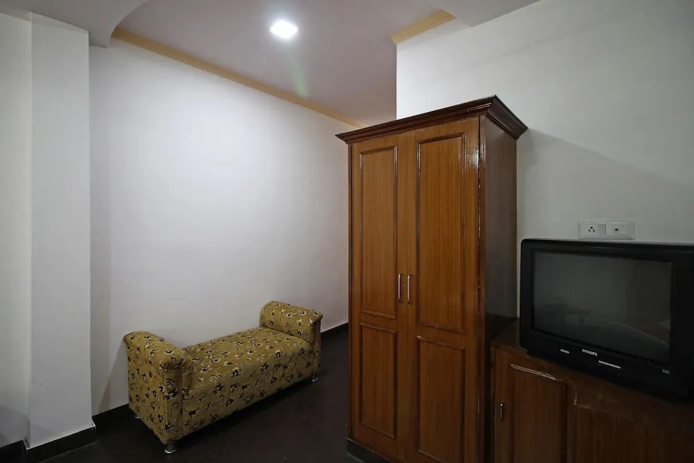 OYO 5459 Hotel Doll's Inn