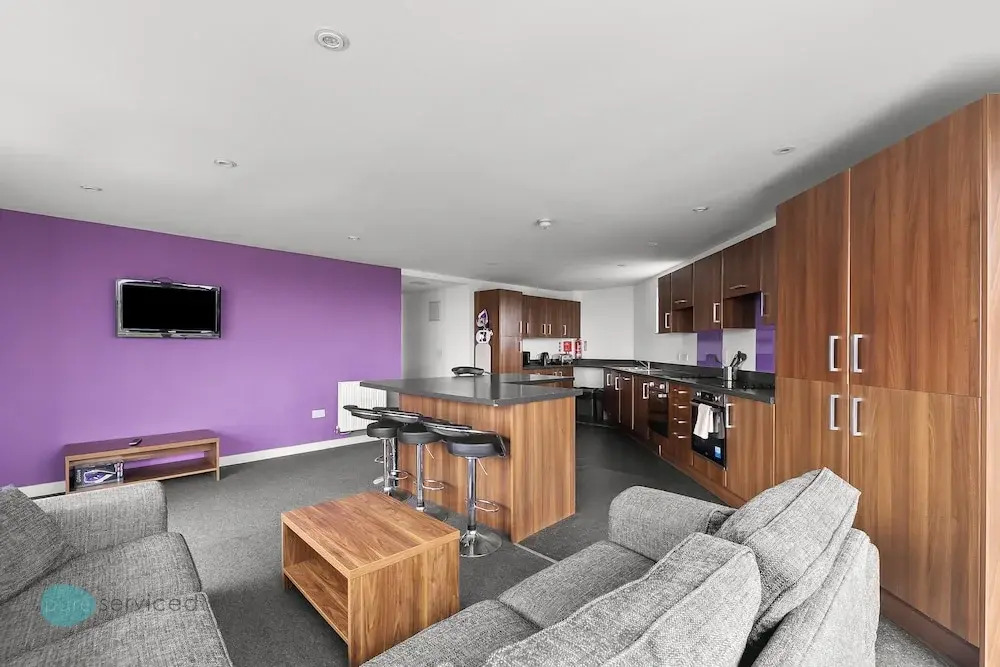 5 Bed Apartment @ Derriford Stays by Pureserviced