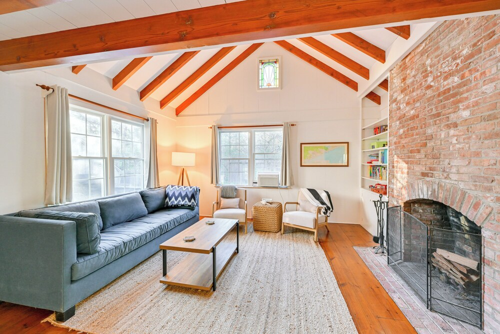Walk to Amagansett Beach: Cottage w/ Deck!