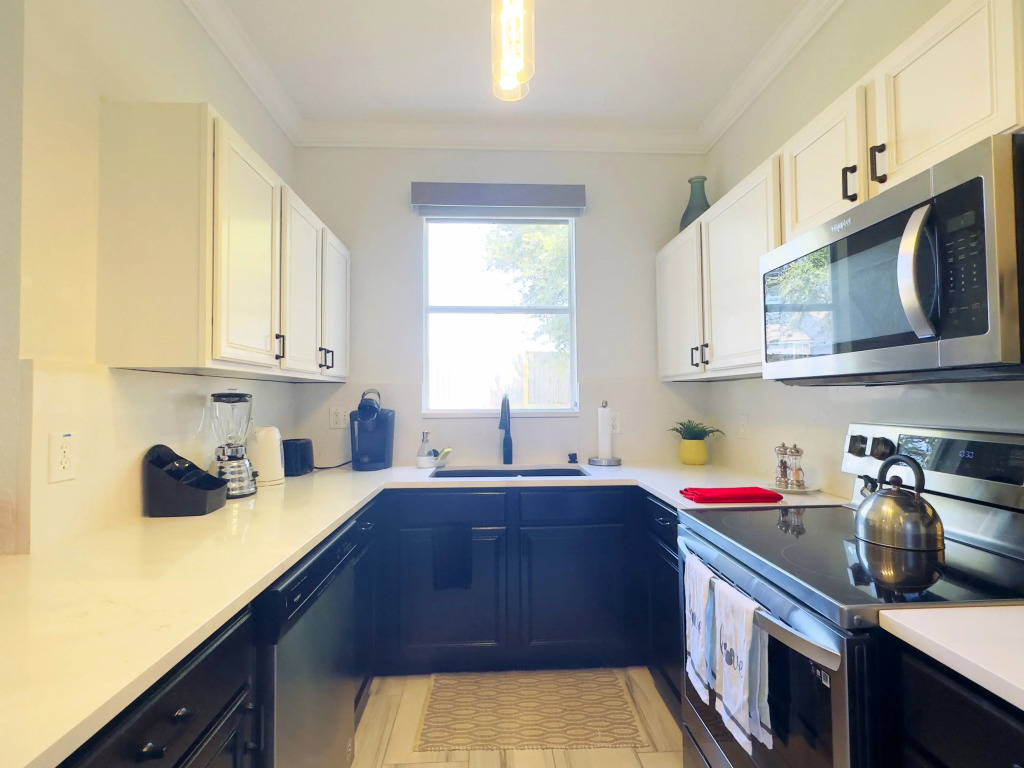 Luxury Home 4 Bd Minutes from Disney (1042), Davenport, US