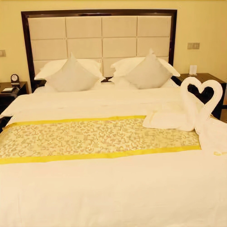 Pengzhou Business Hotel