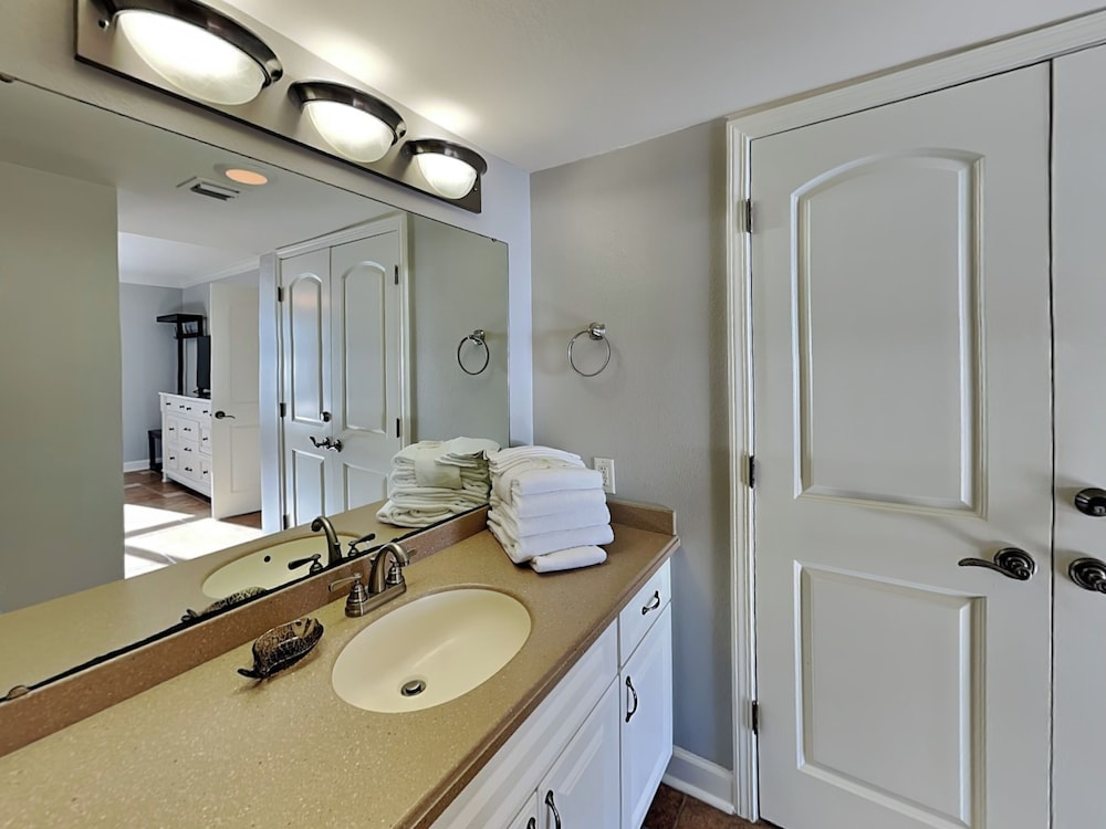Regency Towers #401 East - Sea La Vie