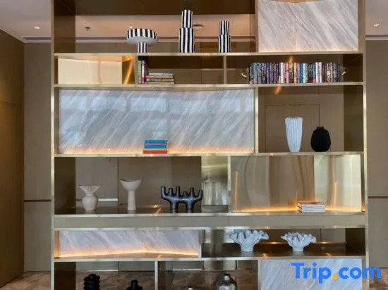 Qianyi Hotel (Yulin Jincheng Center Pedestrian Street Store)