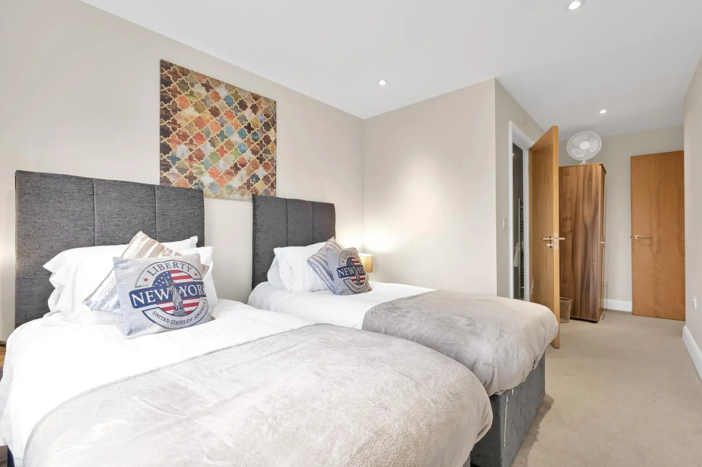 London Heathrow Living Serviced Apartments - Apt 2