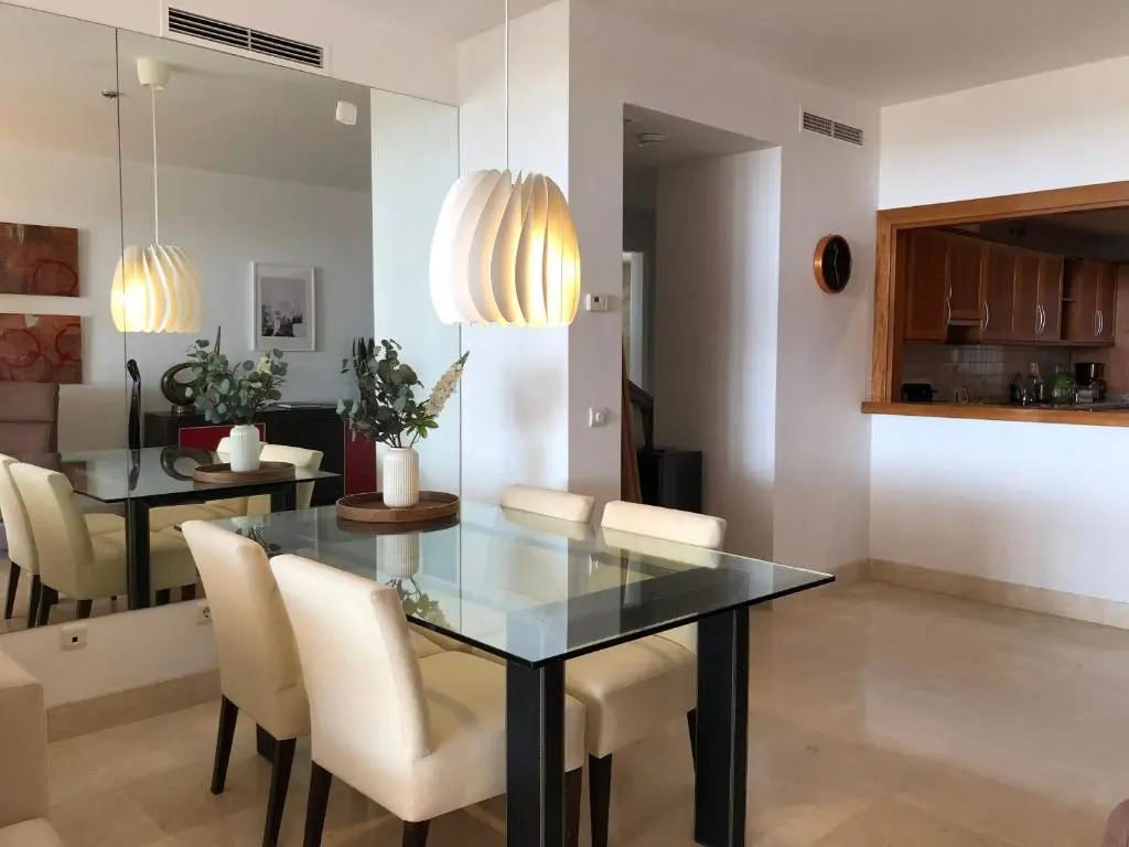 Spacious & sunny ground floor apartment close to Puerto Banus