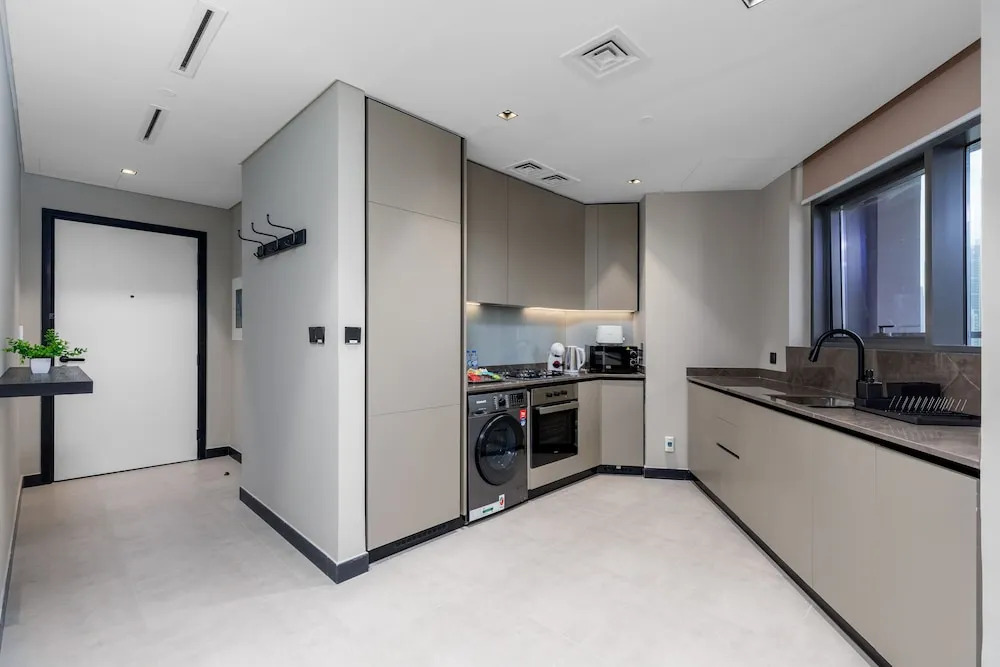 Waves - Seaside Splendor 2BR in Dubai's Business Bay