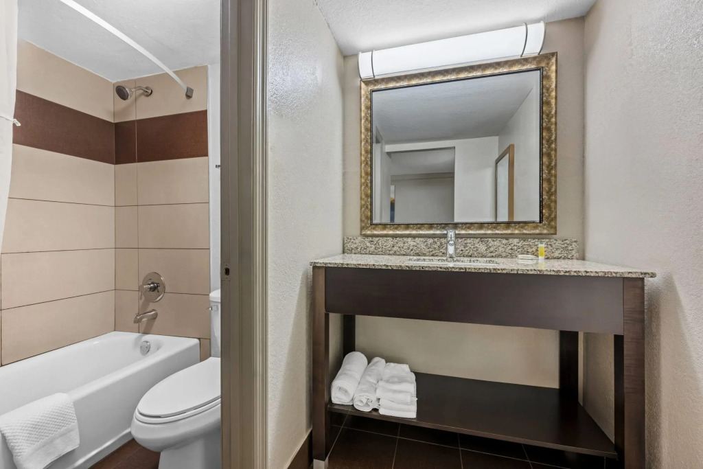 Days Inn by Wyndham Birmingham/West