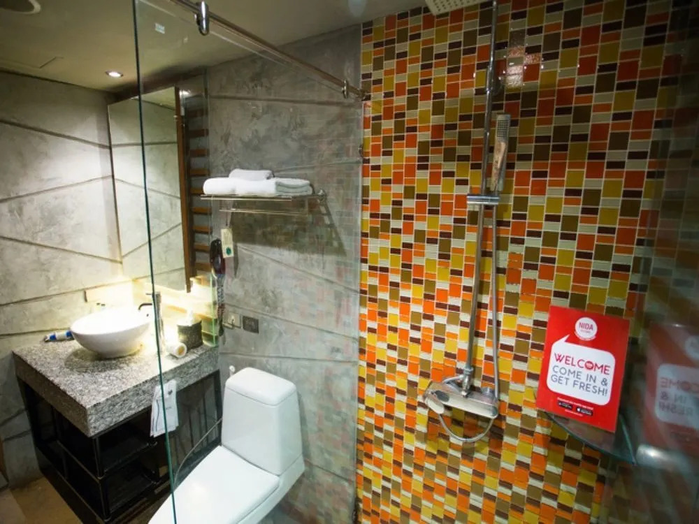 Nida Rooms Khlong Toei le Metro