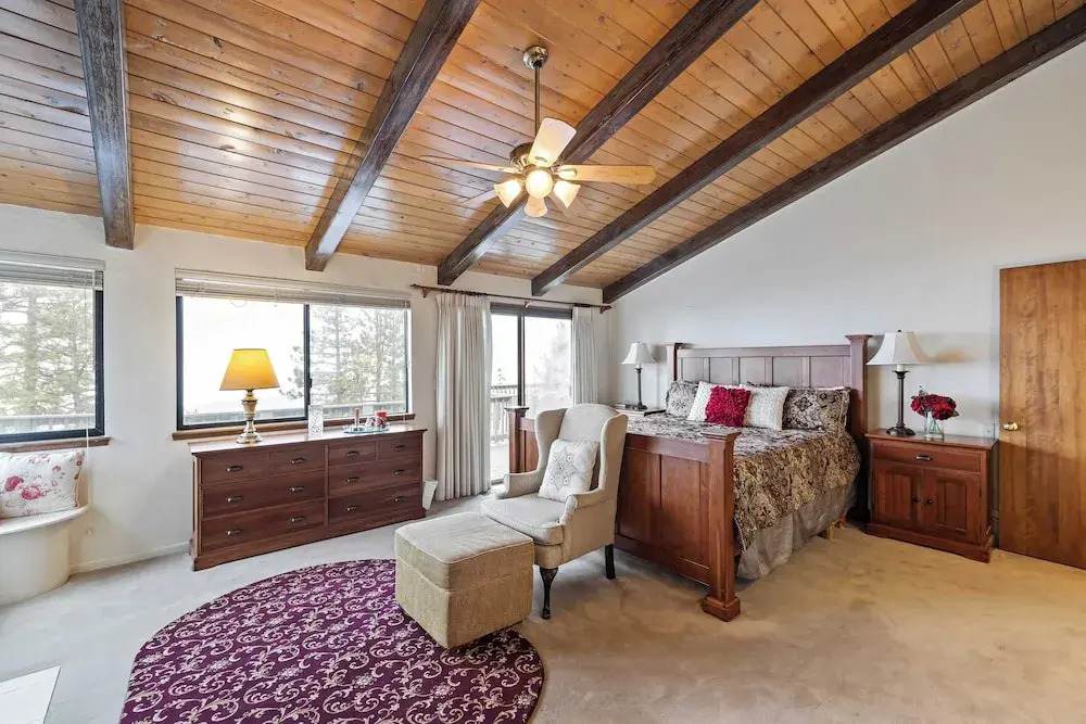 6bdr Group Retreat, Decks w/ Incredible Views Starry Heights by Avantstay