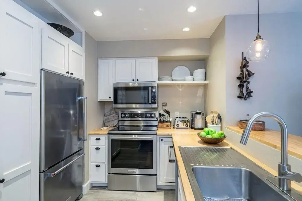 Ski In/out In Town! Ski Area Views, Fireplace, Hot Tub 2 Bedroom Condo by RedAwning