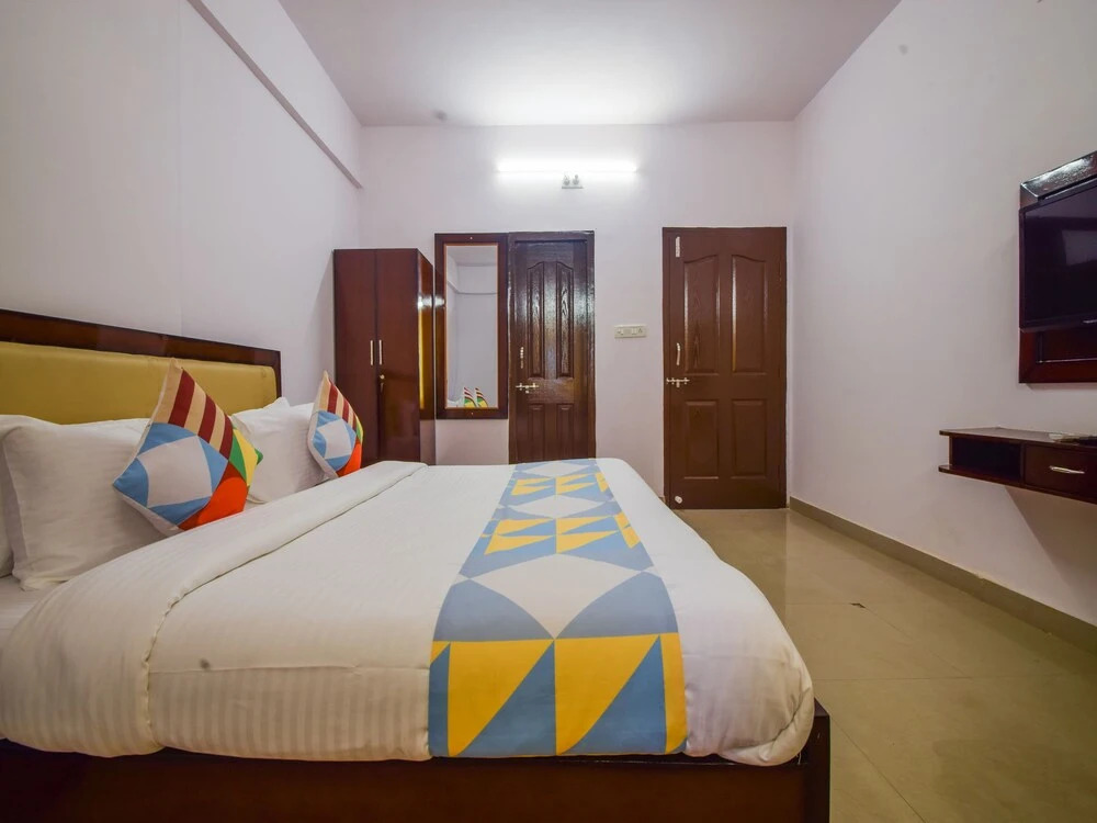 OYO 18861 Home Mount View Stay Goverdhan Villas