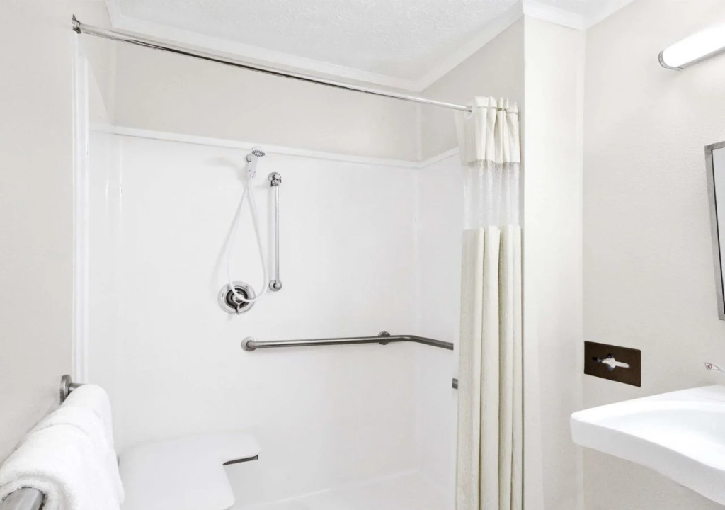 Days Inn & Suites - Sugar Land
