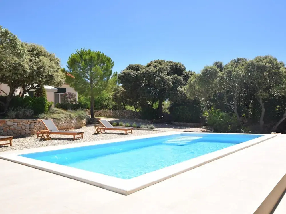 Island Escape With Pool