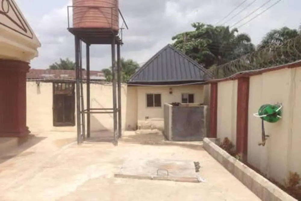 Charming 2-bed Cottage in Benin City