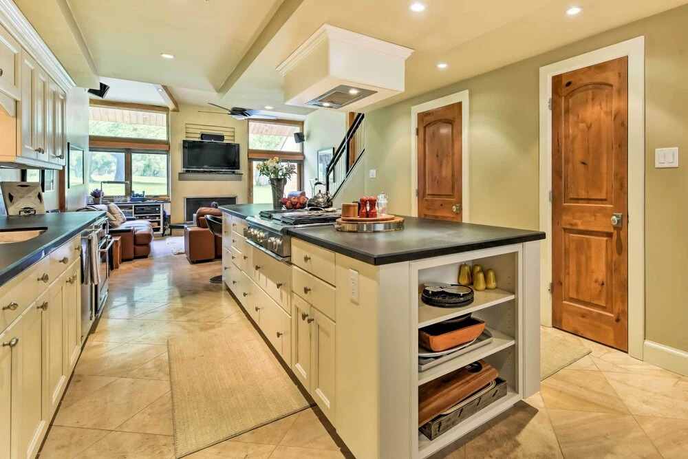Park City Condo w/ Pool Access - Near Ski Slopes!