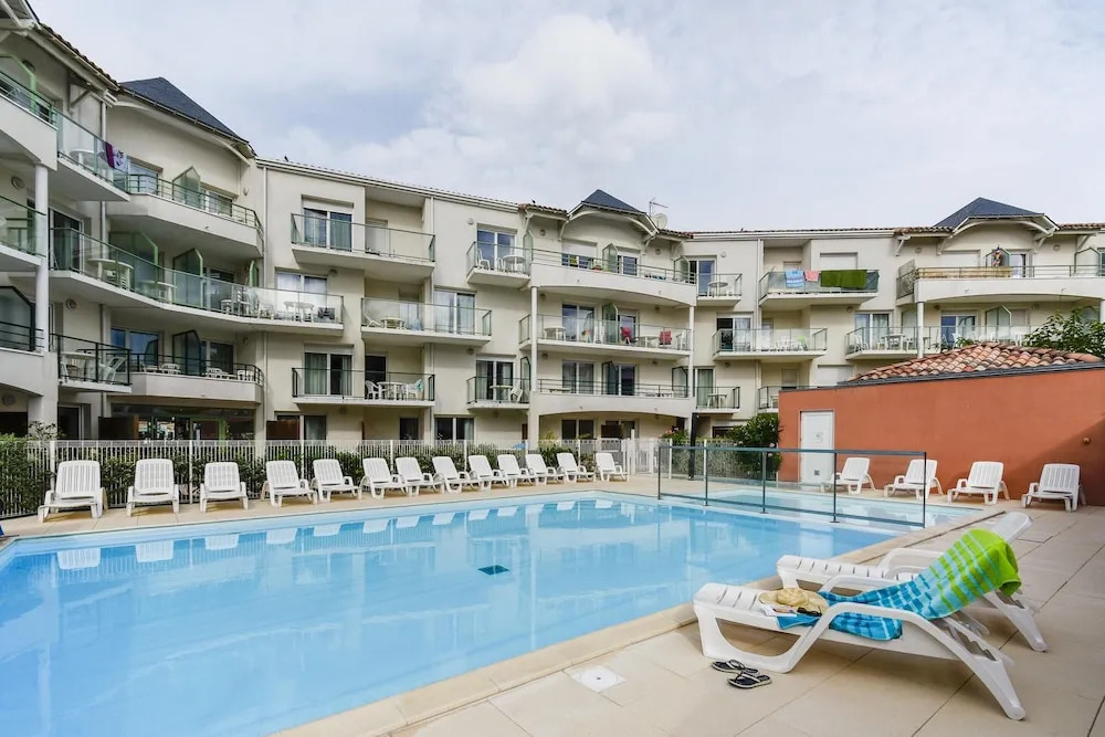 Family Apartment Near Marina