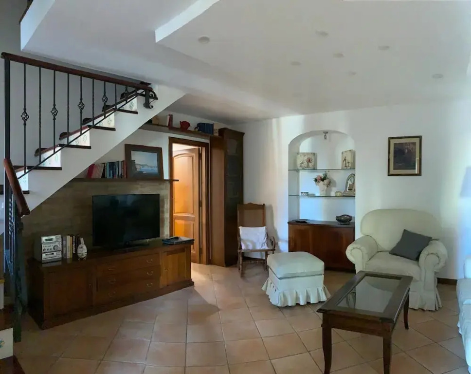 Annygiò House - De Vivo Realty