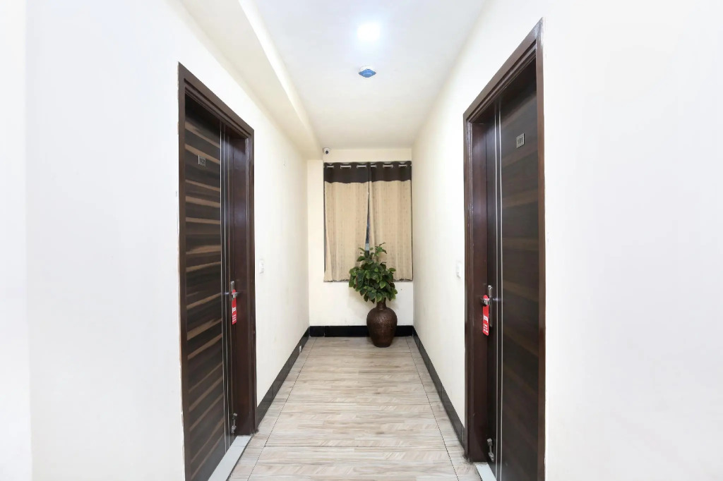 OYO 15030 Hotel ESS PEE Grand