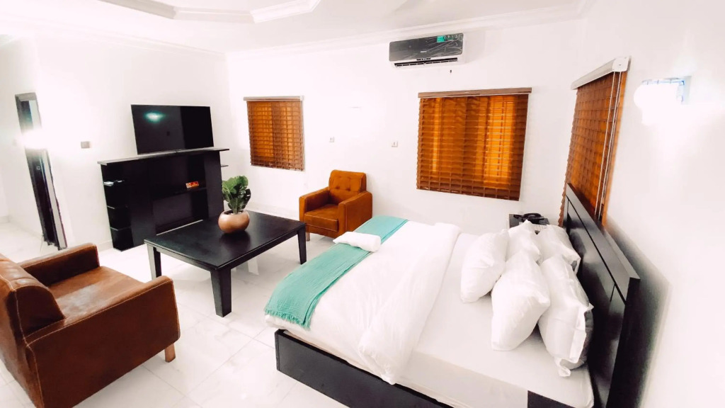 Royal Court Lounge & Boutique Hotel