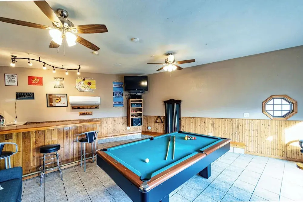 Redbud Retreat Amenity-filled Waterfront Home!