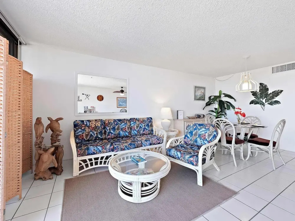 Kolu Honu Stunning Beachfront Condo for 2!