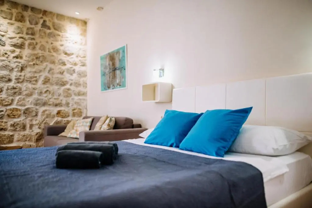AMOROZO APARTMENTS by DuHomes