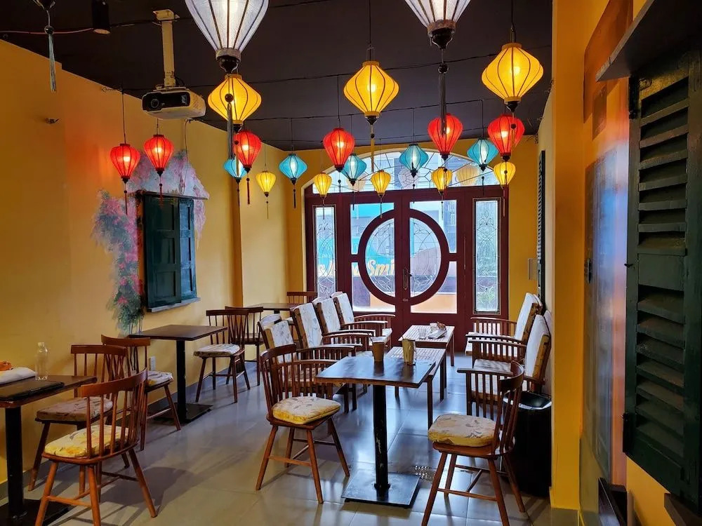 Grandma Lu - Banh Mi Coffee  Hostel