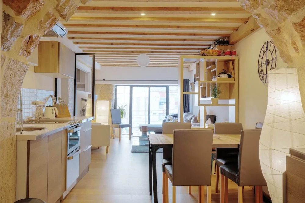 Spacious Apartment for 4 People Lyon