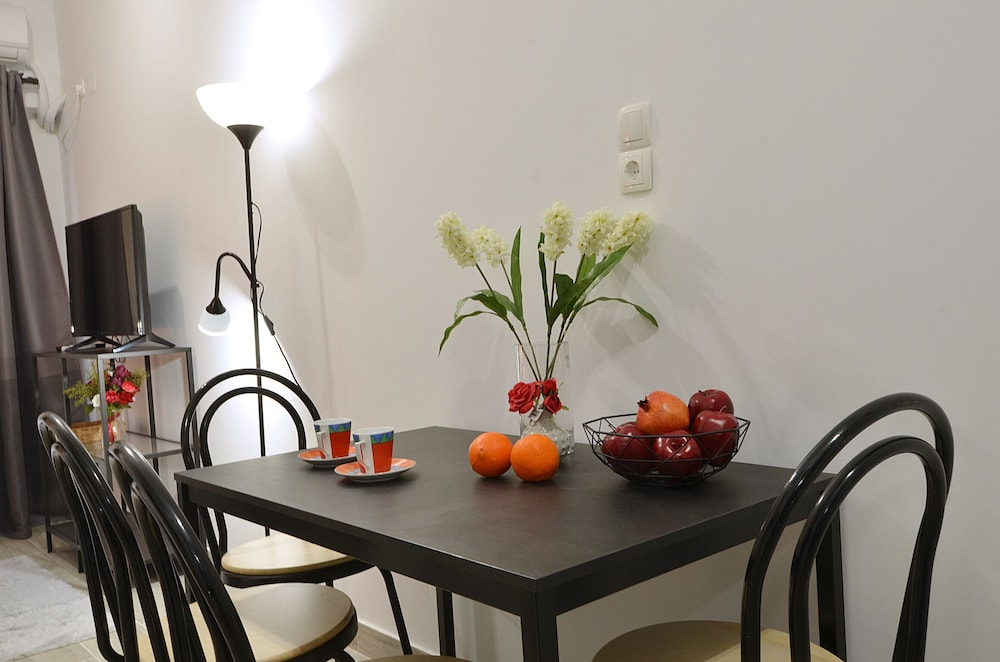 Metaxourgeio A, A Minimal Apartment