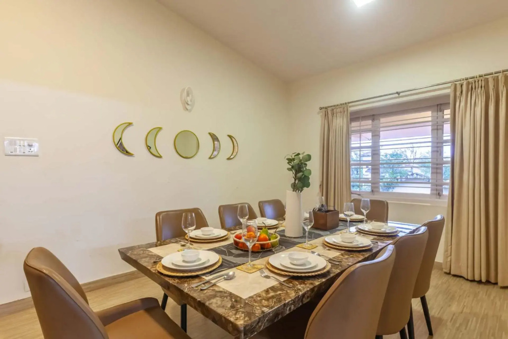 StayVistas V Square - Enjoy a pool and indoor games for a leisurely stay