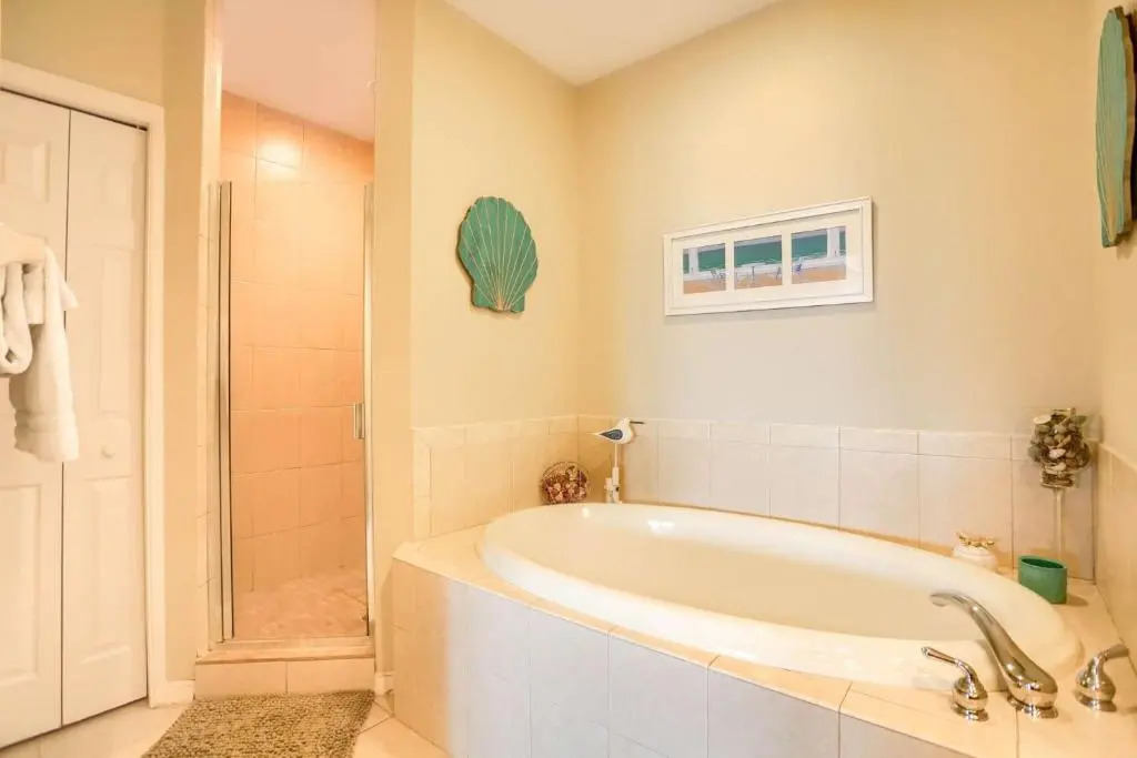 206 Harborview Grande