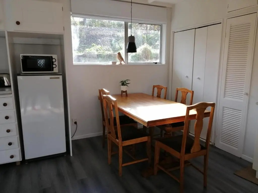 Cozy guesthouse at the Rabbithole, Akatarawa Valley