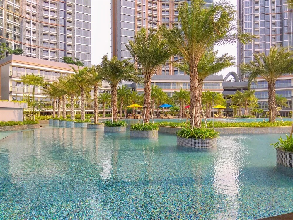 Stunning And Strategic 2Br Gold Coast Apartment Near Pik