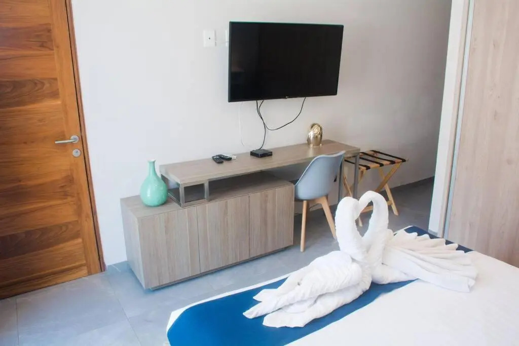 G101N DaVinci Condo 2BR walking distance to the beach
