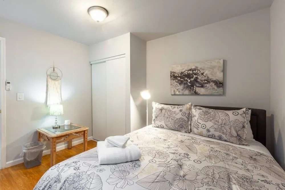 Marbella Lane - 2BR Guest House Dtwn RWC Pking